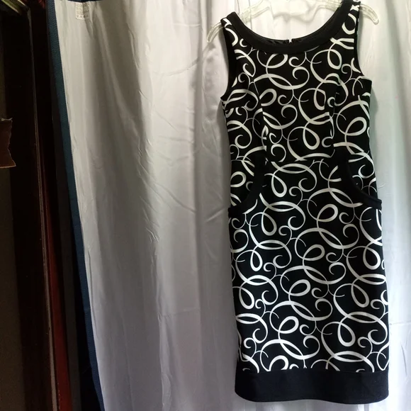 London Times | Dresses | Elegant Black And White Swirl Dress | Poshmark